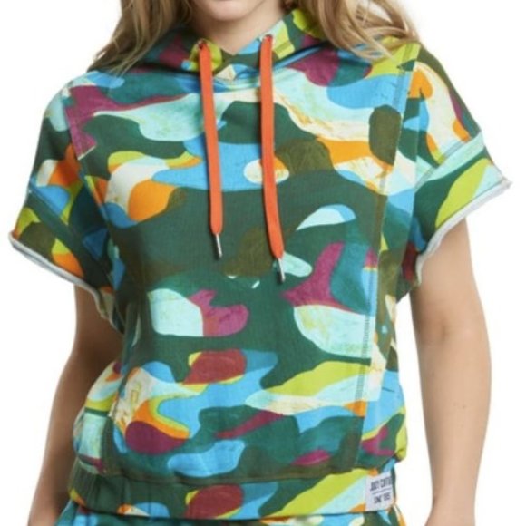 JUICY COUTURE Plus Size  Cropped Hoodie Abstract Camo - Picture 1 of 4